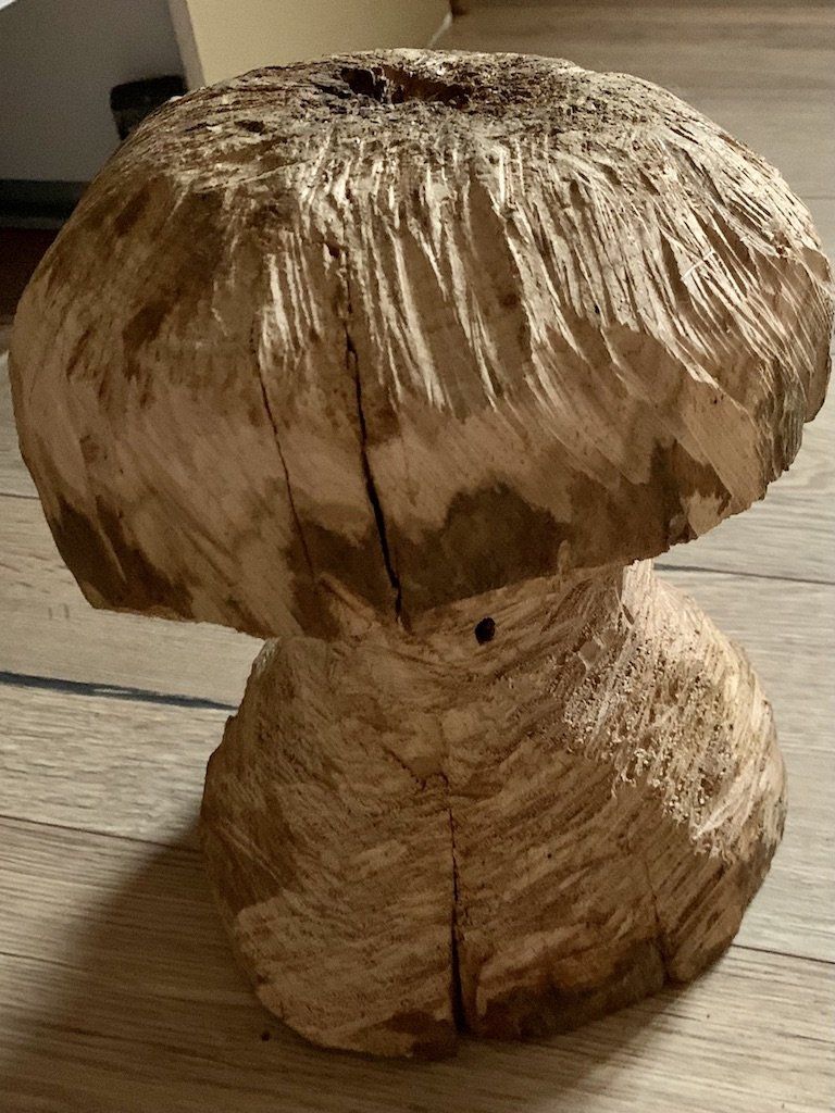 champignon en bois sculpté à la tronçonneuse - GRENIER DES MERVEILLES