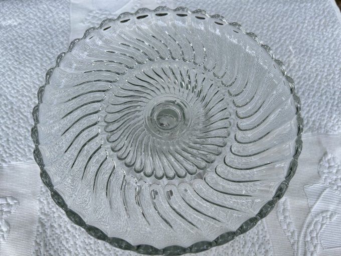 coupe-sur-pied-en-verre-moule