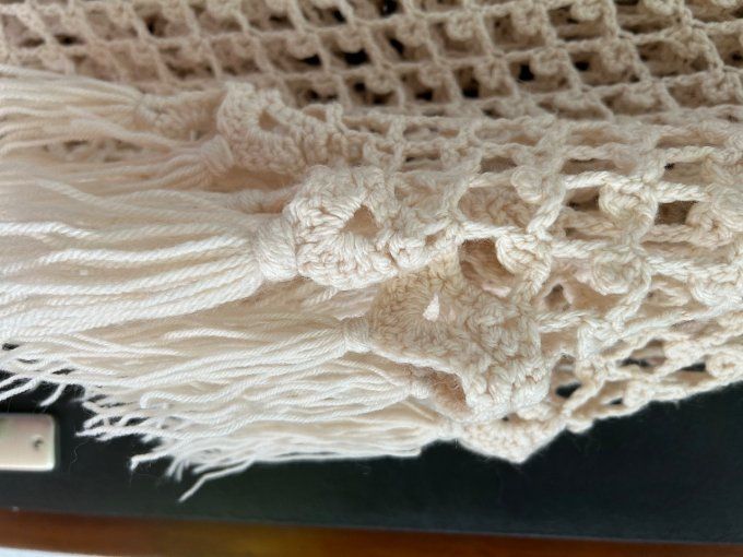 Grand Poncho à franges vintage fait à la main au crochet