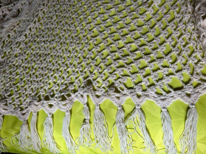 Grand Poncho à franges vintage fait à la main au crochet