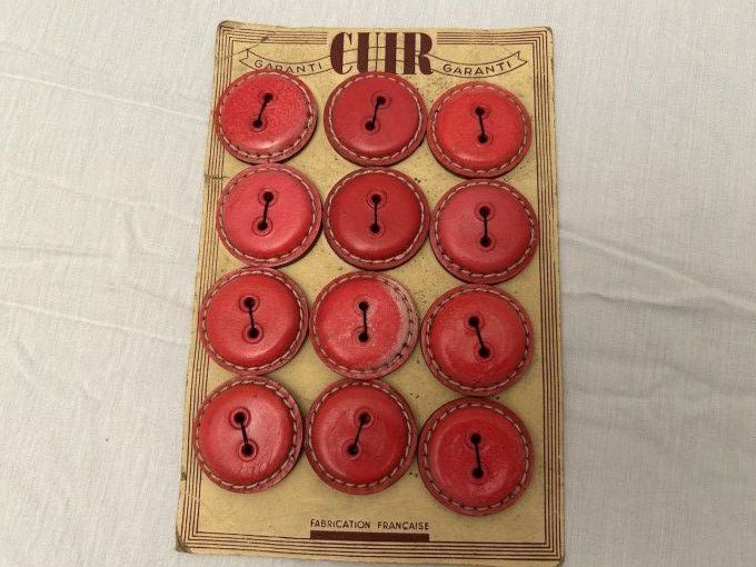 12 Boutons anciens en cuir rouge sur plaque d'origine - LIVRAISON OFFERTE !!!